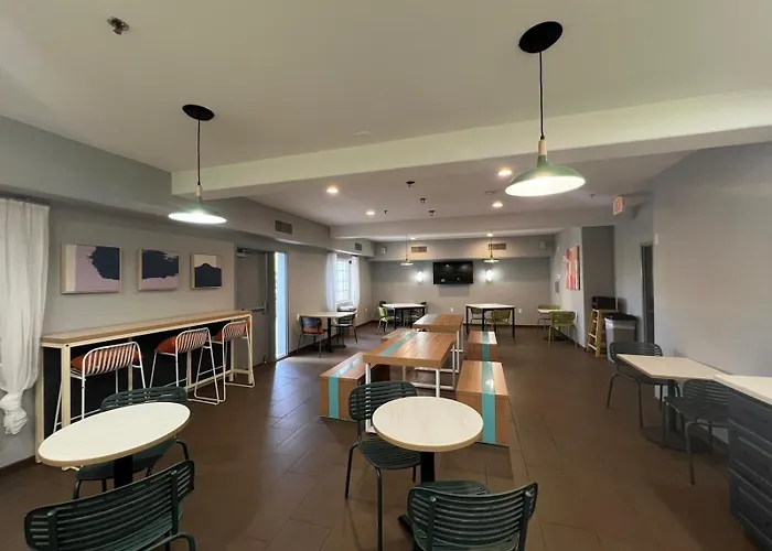 Spark By Hilton Phoenix-glendale-peoria Hotel