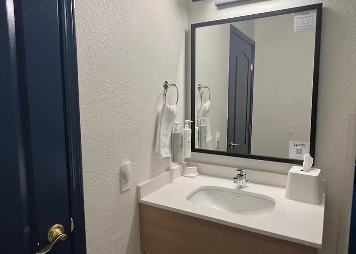 Spark By Hilton Phoenix-glendale-peoria Hotel