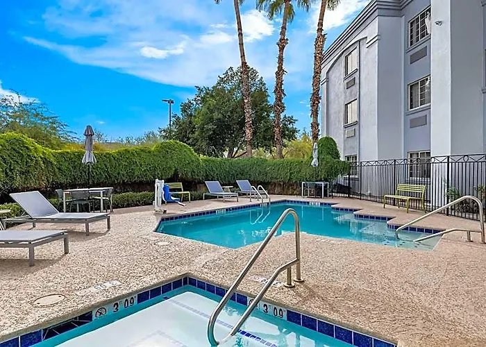 Spark By Hilton Phoenix-glendale-peoria Hotel