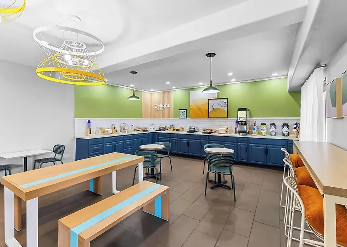 Hotel Spark By Hilton Phoenix-glendale-peoria 2*